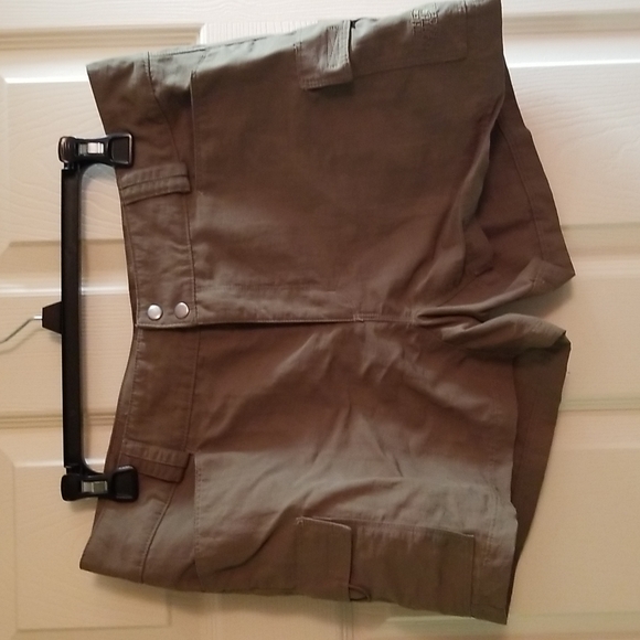 🌻THE NORTH FACE SHORTS 🌻 - Picture 1 of 5